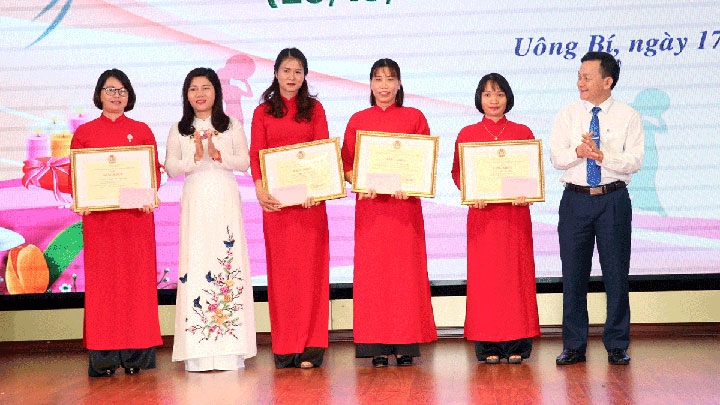 TKV tôn vinh nữ lao động 