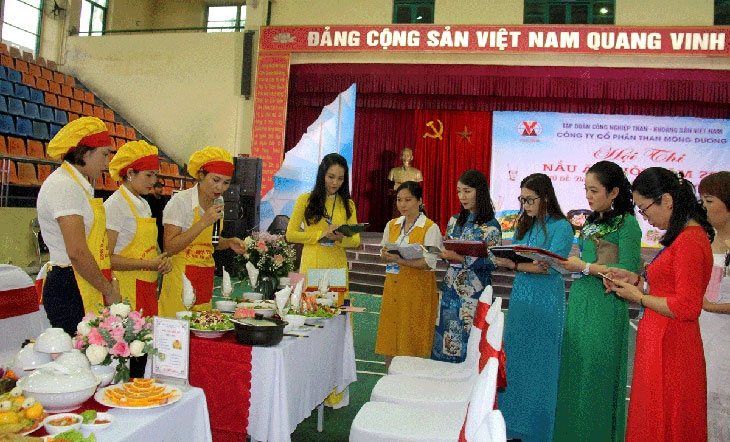 TKV tôn vinh nữ lao động 