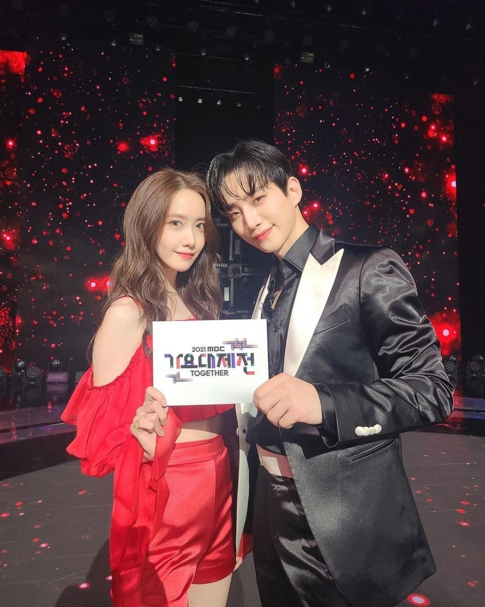 Sao Hàn ngày 2/1: YoonA (SNSD) và Junho (2PM) gây sốt sau màn collab cực cháy trên MBC Gayo Daejejeon Sao Hàn ngày 2/1: YoonA (SNSD) và Junho (2PM) gây sốt sau màn collab cực cháy trên MBC Gayo Daejejeon