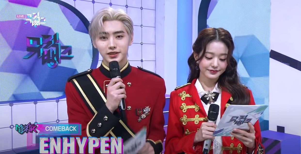 Sao Hàn ngày 16/1/2022: Cặp đôi MC Sunghoon và Wonyoung chiếm trọn spotlight trong “Music Bank” tuần này