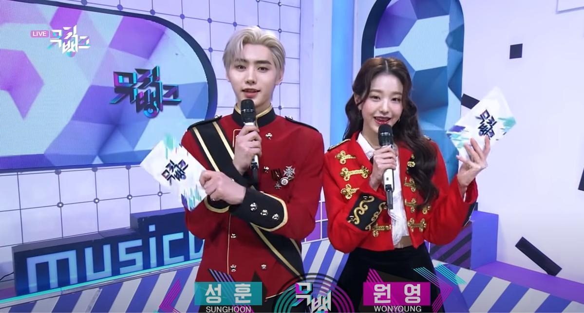 Sao Hàn ngày 16/1/2022: Cặp đôi MC Sunghoon và Wonyoung chiếm trọn spotlight trong “Music Bank” tuần này