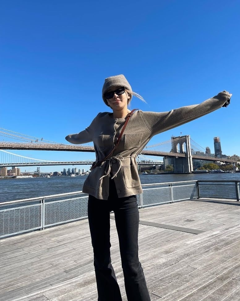 Rosé (BLACKPINK) và những khoảnh khắc khoe đôi chân thon dài “vạn người mê”