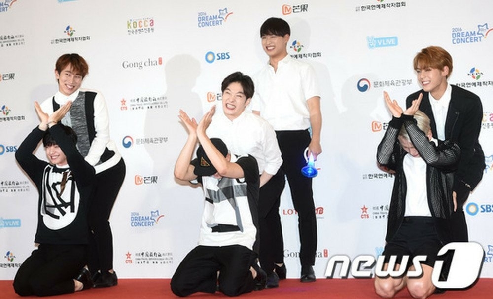 Loạt tạo dáng khó đỡ chiếm trọn spotlight thảm đỏ của Loạt tạo dáng khó đỡ chiếm trọn spotlight thảm đỏ của