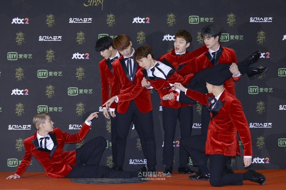 Loạt tạo dáng khó đỡ chiếm trọn spotlight thảm đỏ của Loạt tạo dáng khó đỡ chiếm trọn spotlight thảm đỏ của