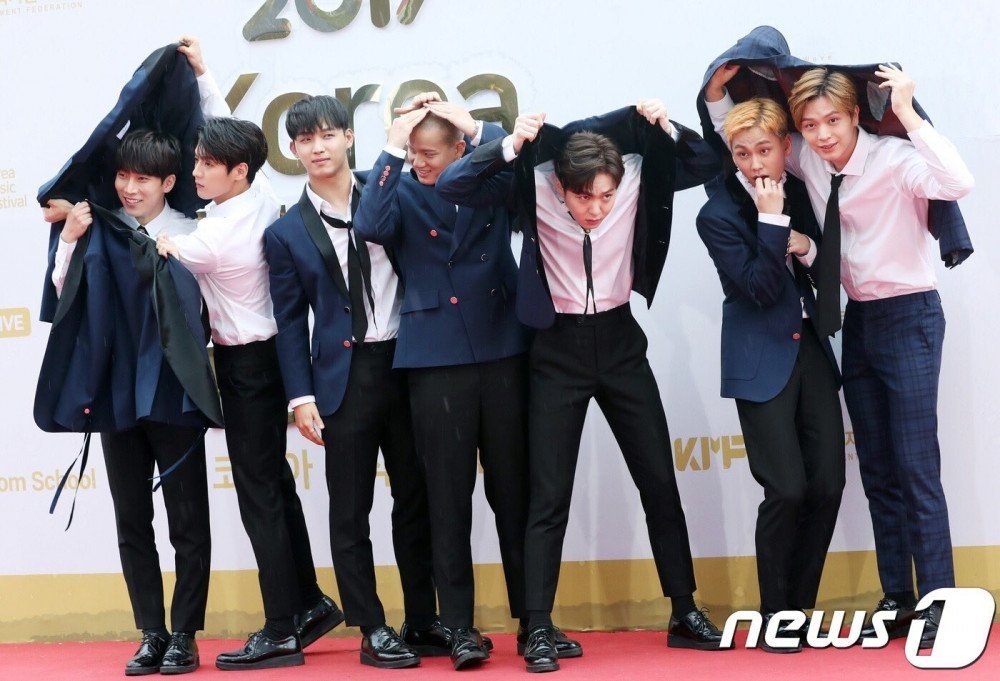 Loạt tạo dáng khó đỡ chiếm trọn spotlight thảm đỏ của Loạt tạo dáng khó đỡ chiếm trọn spotlight thảm đỏ của