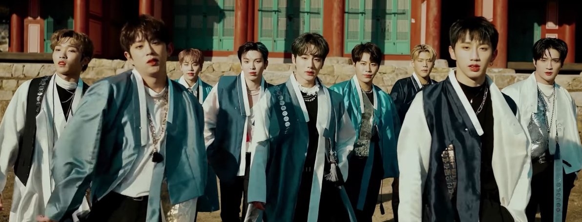 Sao Hàn ngày 1/2/2022: IVE diện Hanbok truyền thống chúc mừng năm mới 2022 Sao Hàn ngày 1/2/2022: IVE diện Hanbok truyền thống chúc mừng năm mới 2022