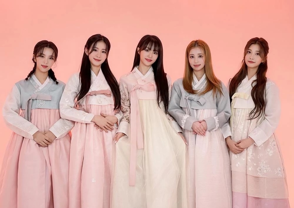 Ngắm dàn idol K-pop trong bộ Hanbok truyền thống đón Tết Nguyên đán 2022 Ngắm dàn idol K-pop trong bộ Hanbok truyền thống đón Tết Nguyên đán 2022