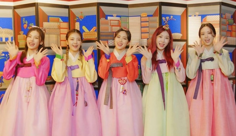 Ngắm dàn idol K-pop trong bộ Hanbok truyền thống đón Tết Nguyên đán 2022 Ngắm dàn idol K-pop trong bộ Hanbok truyền thống đón Tết Nguyên đán 2022