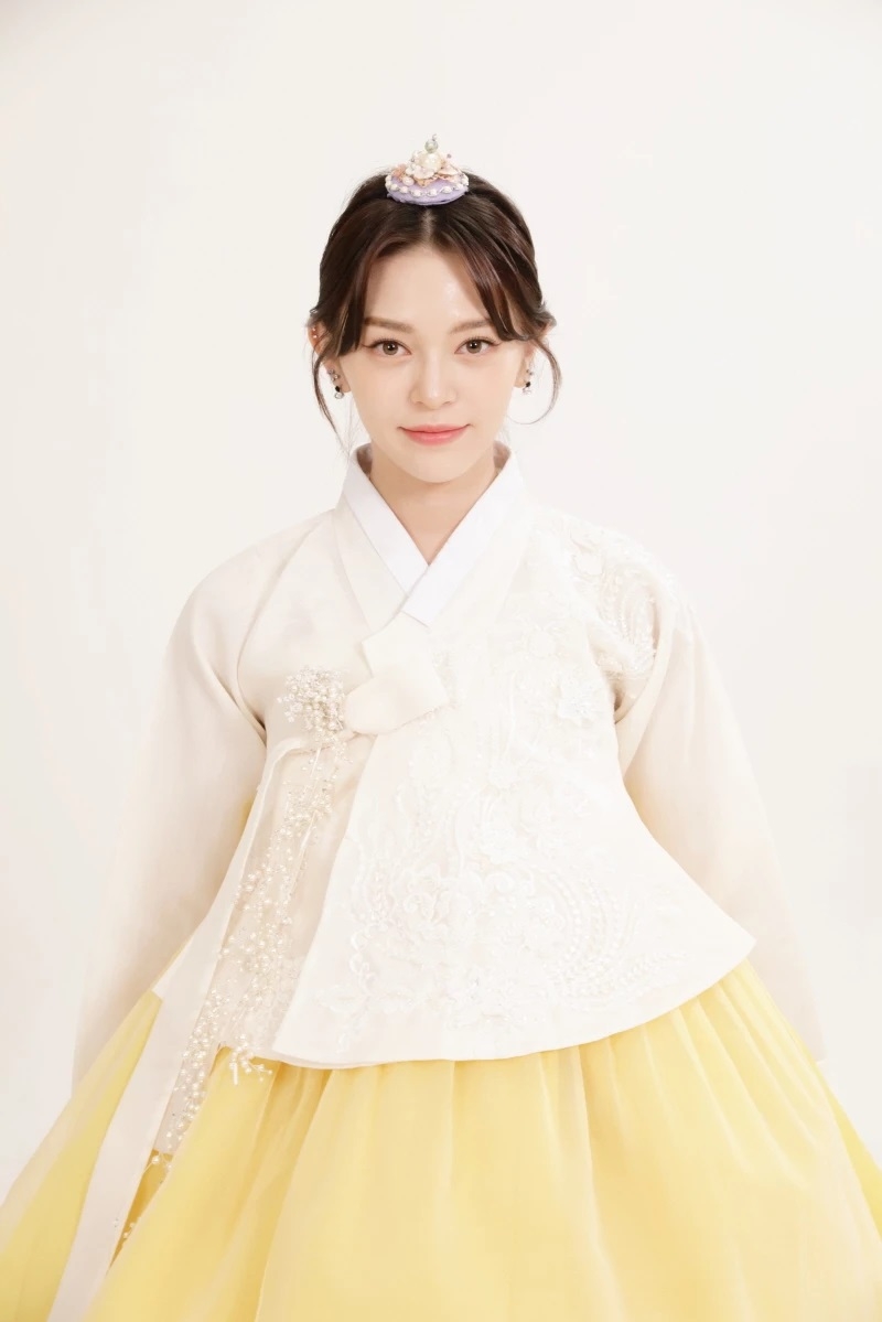 Ngắm dàn idol K-pop trong bộ Hanbok truyền thống đón Tết Nguyên đán 2022 Ngắm dàn idol K-pop trong bộ Hanbok truyền thống đón Tết Nguyên đán 2022