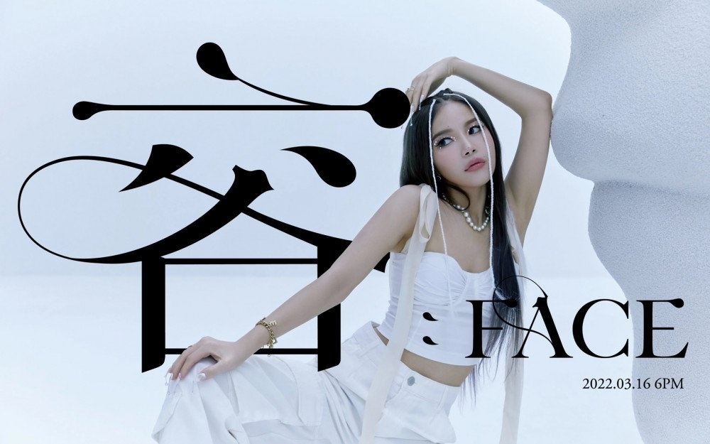 Sao Hàn ngày 10/3/2022: Seulgi và Joy (Red Velvet) gây sốt với tạo hình búp bê trong 