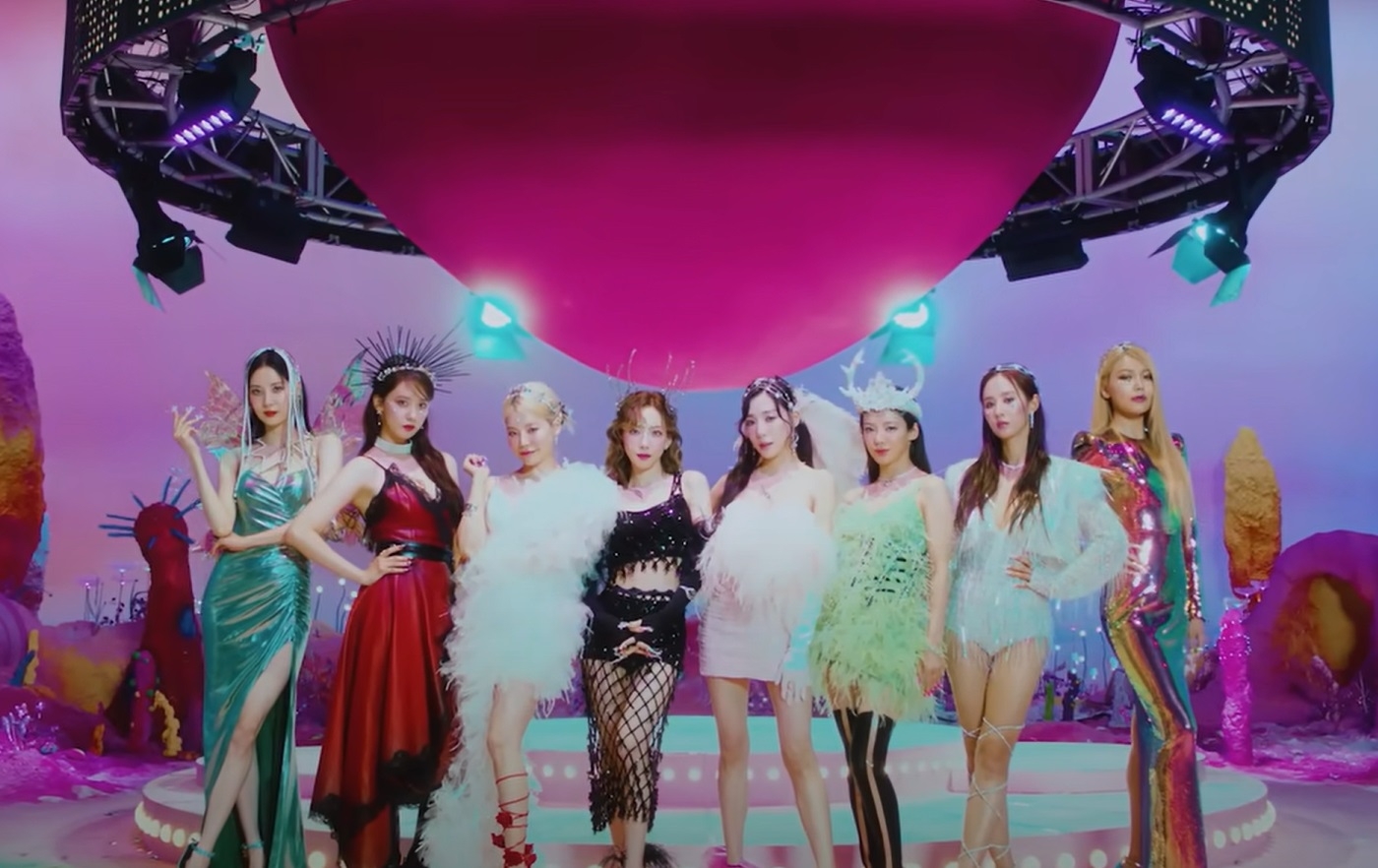 Sao Hàn hôm nay 31/7: SNSD nhá hàng cho màn comeback bùng nổ sau thời gian dài vắng bóng
