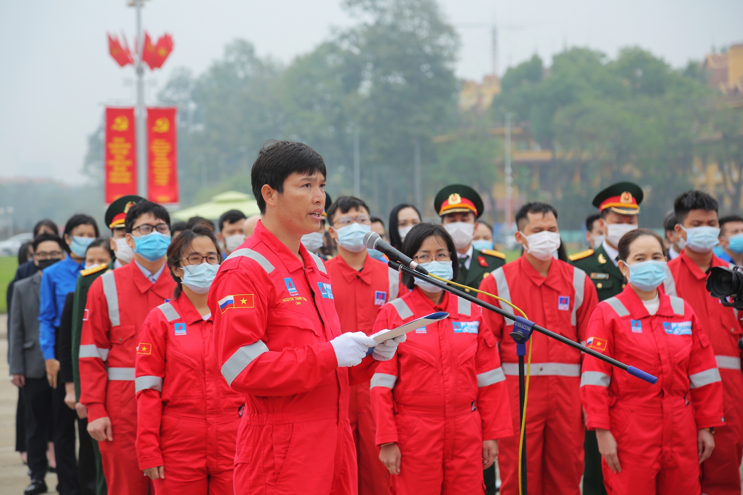 Người lao động Dầu khí báo công lên Chủ tịch Hồ Chí Minh