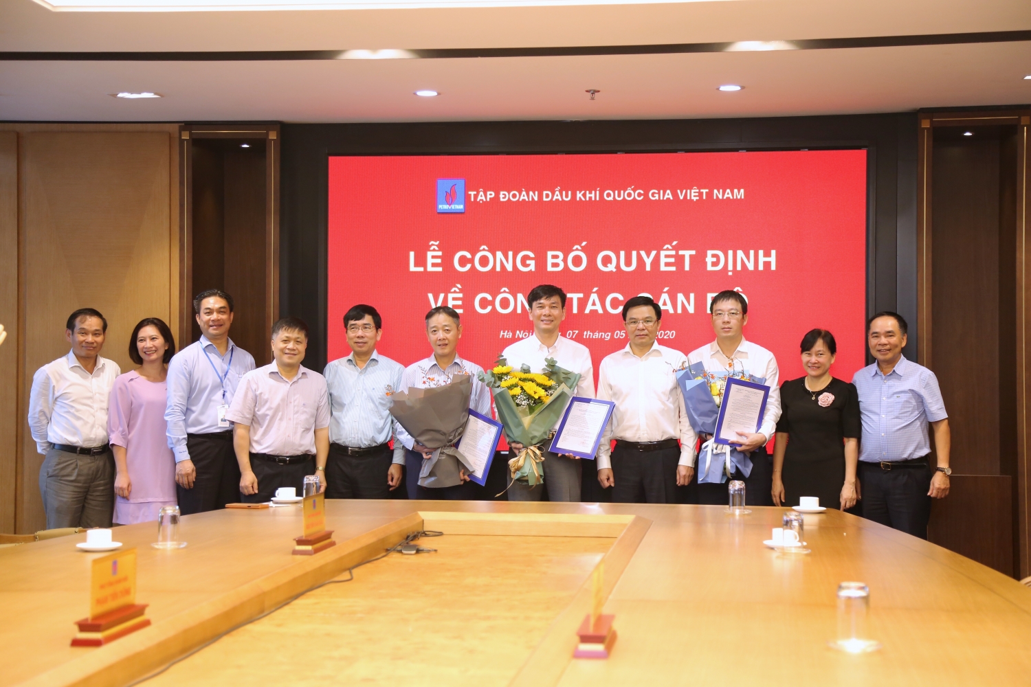 bo nhiem lanh dao cac ban chuyen mon tap doan dau khi viet nam