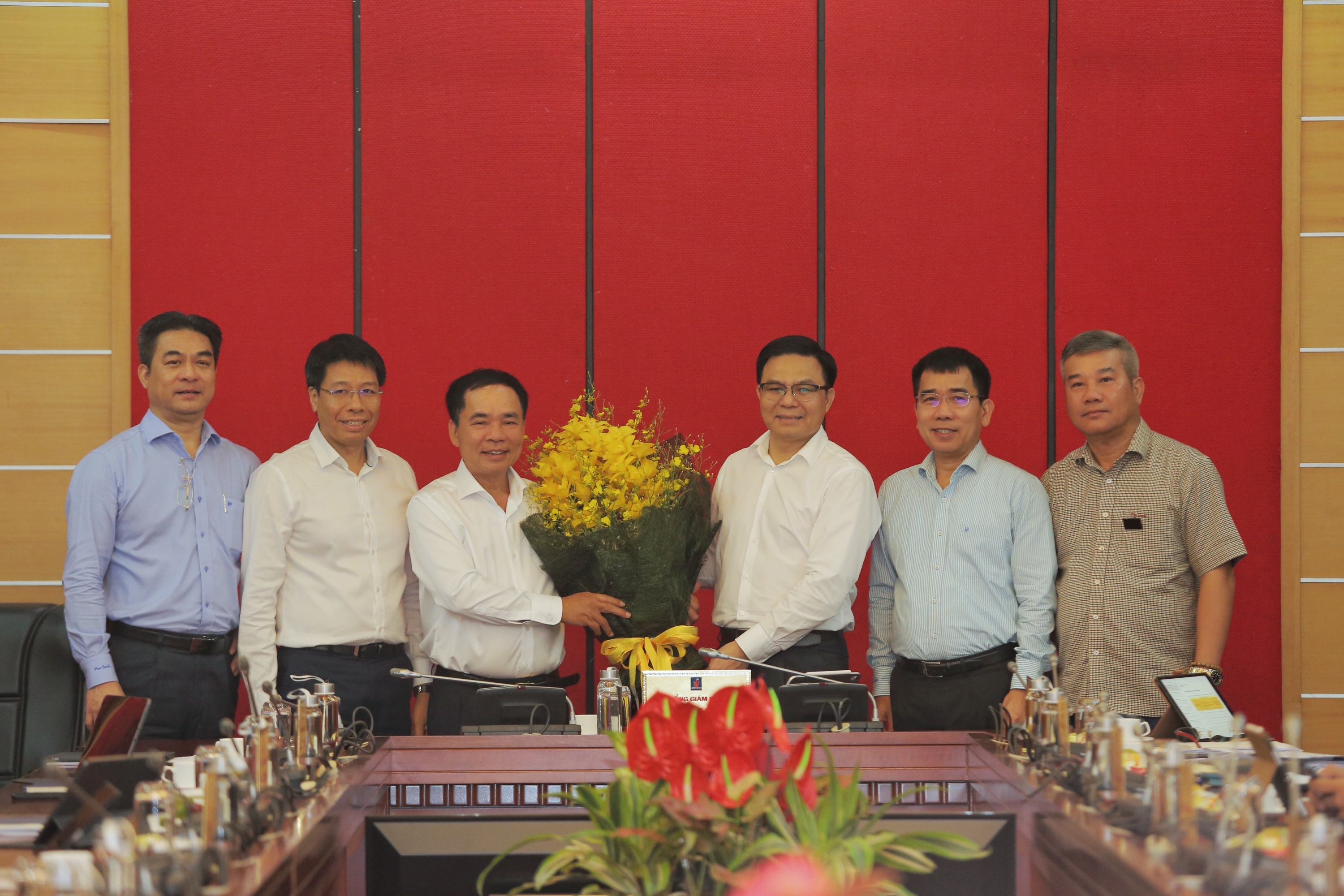 lanh-dao-tap-doan-tri-an-pho-tong-giam-doc-nguyen-quoc-thap