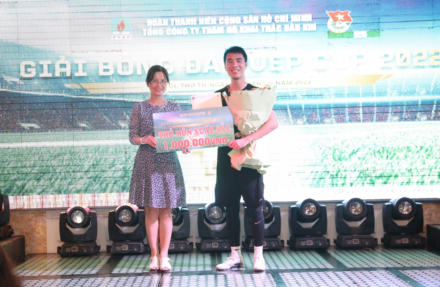 Đội bóng đá Văn phòng Tổng Công ty giành chức vô địch PVEP Cup 2022 Đội bóng đá Văn phòng Tổng Công ty giành chức vô địch PVEP Cup 2022