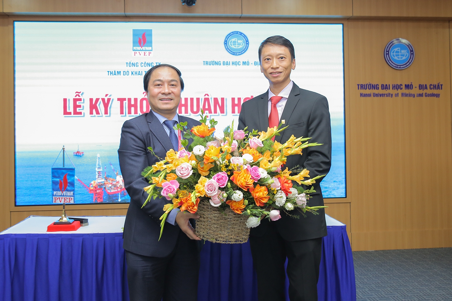 PVEP ký kết thỏa thuận hợp tác với Trường Đại học Mỏ - Địa chất