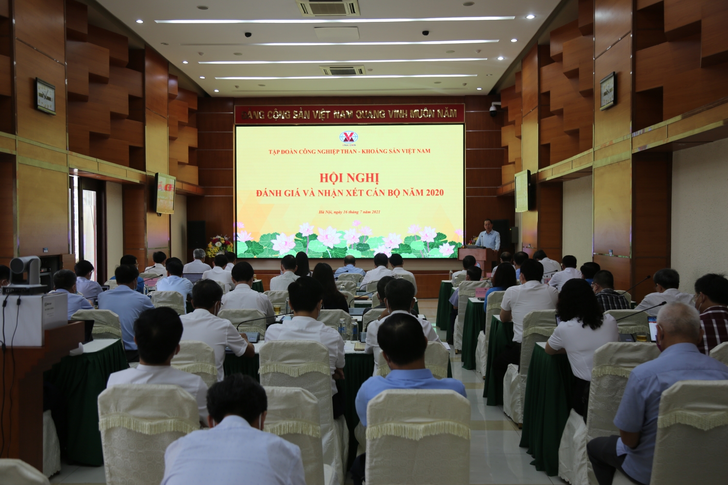 TKV nỗ lực vượt khó, thực hiện thành công “mục tiêu kép”