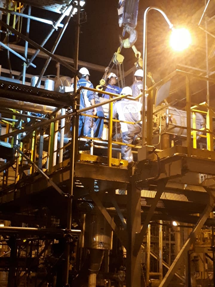 ban linh nguoi tho xay lap dau khi