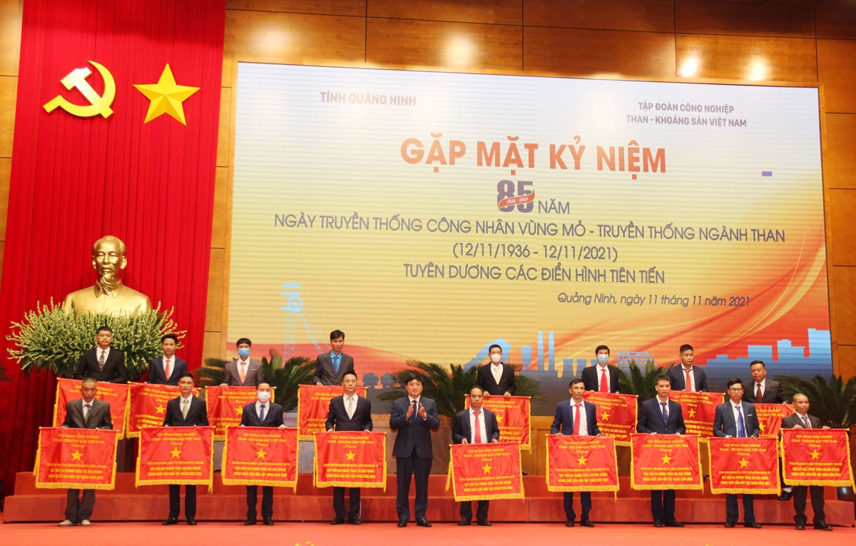 Ngành than Việt Nam - Sáng mãi ngọn lửa truyền thống 