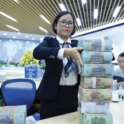 Tin tức kinh tế ngày 18/2: Ngân hàng dự báo tiếp tục lãi lớn trong năm 2022