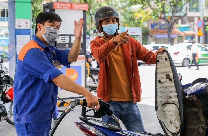 Tin tức kinh tế ngày 21/3: Giá xăng dầu đồng loạt giảm