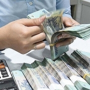 Tin tức kinh tế ngày 12/8: Cuộc đua lãi suất huy động vẫn chưa “hạ nhiệt”