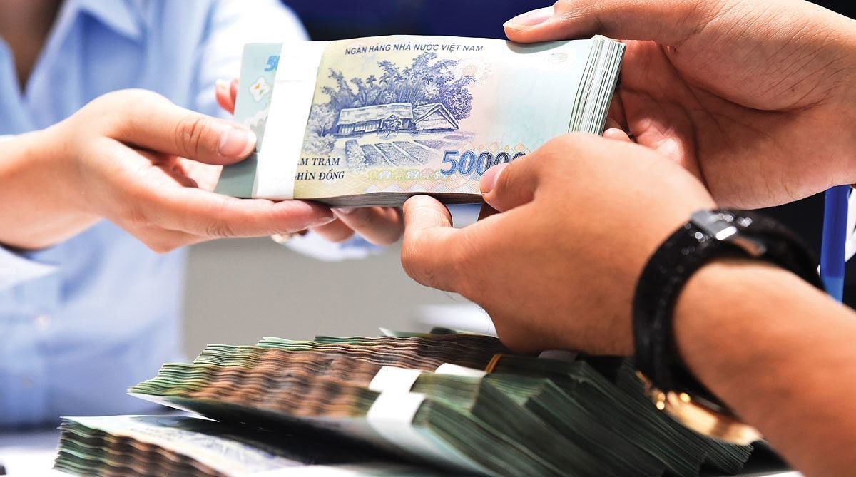 Tin tức kinh tế ngày 4/10: Lãi suất tiết kiệm gia tăng áp lực lên lãi suất cho vay