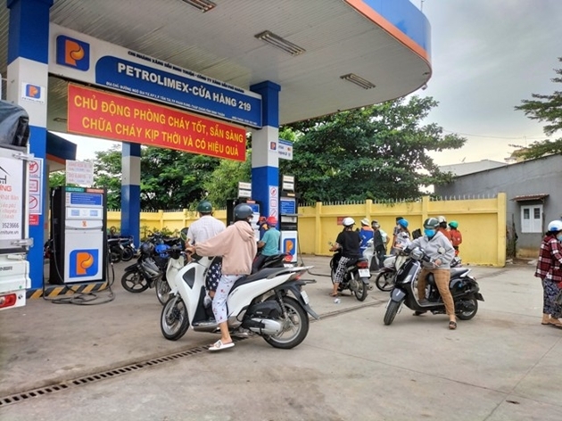 Tin tức kinh tế ngày 16/10: Petrolimex kiến nghị giảm số lượng đầu mối, phân phối xăng dầu