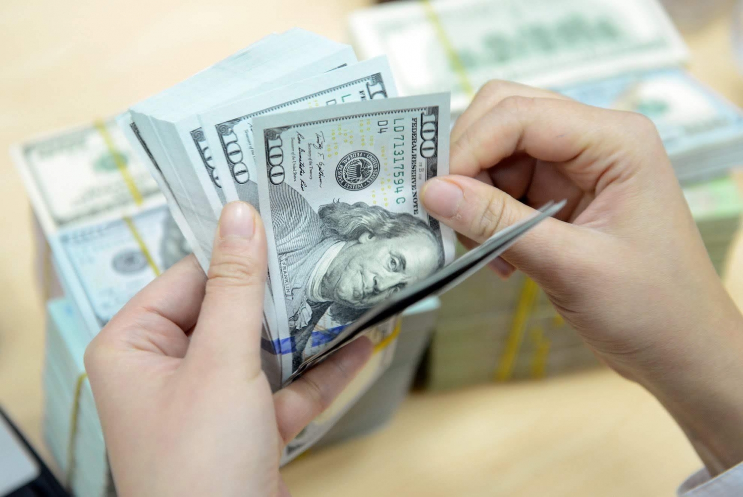 Tin tức kinh tế ngày 6/11: USD “chợ đen” tụt dốc