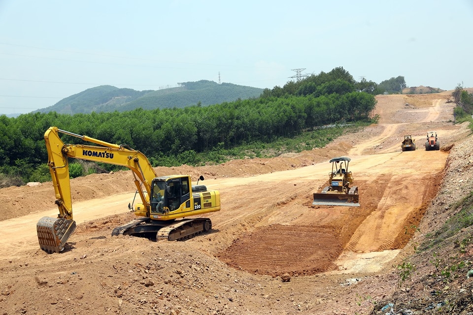 Đẩy nhanh cấp phép khai thác khoáng sản làm vật liệu xây dựng cao tốc Bắc - Nam phía Đông
