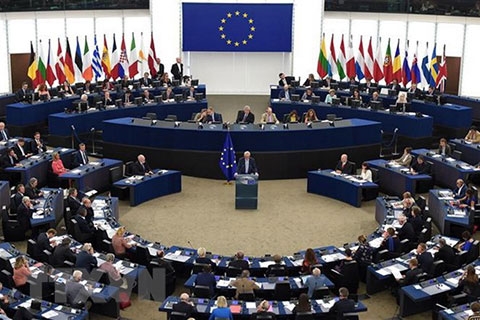 Các nhà lập pháp Đức kêu gọi EU cấm dầu của Nga sau chuyến thăm Ukraine