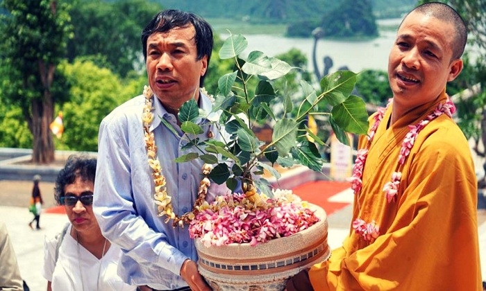 Cảnh sắc chùa Tam Chúc - Vịnh Hạ Long trên cạn