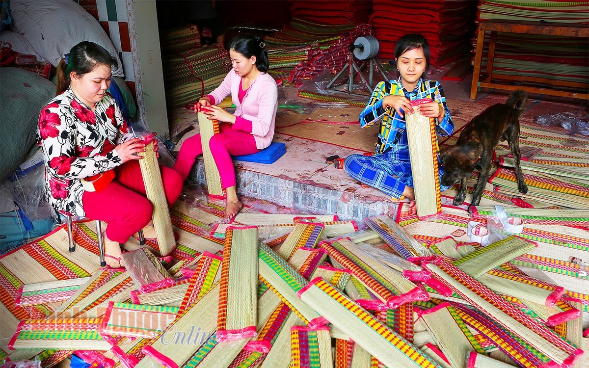 Khám phá vẻ đẹp ở làng nghề dệt chiếu trăm tuổi Khám phá vẻ đẹp ở làng nghề dệt chiếu trăm tuổi