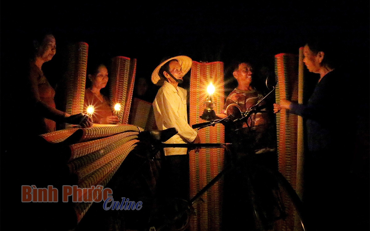 Khám phá vẻ đẹp ở làng nghề dệt chiếu trăm tuổi Khám phá vẻ đẹp ở làng nghề dệt chiếu trăm tuổi