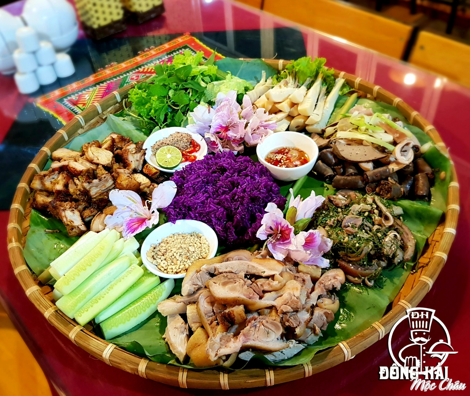 Đẹp ngỡ ngàng hoa ban Mộc Châu tháng Ba