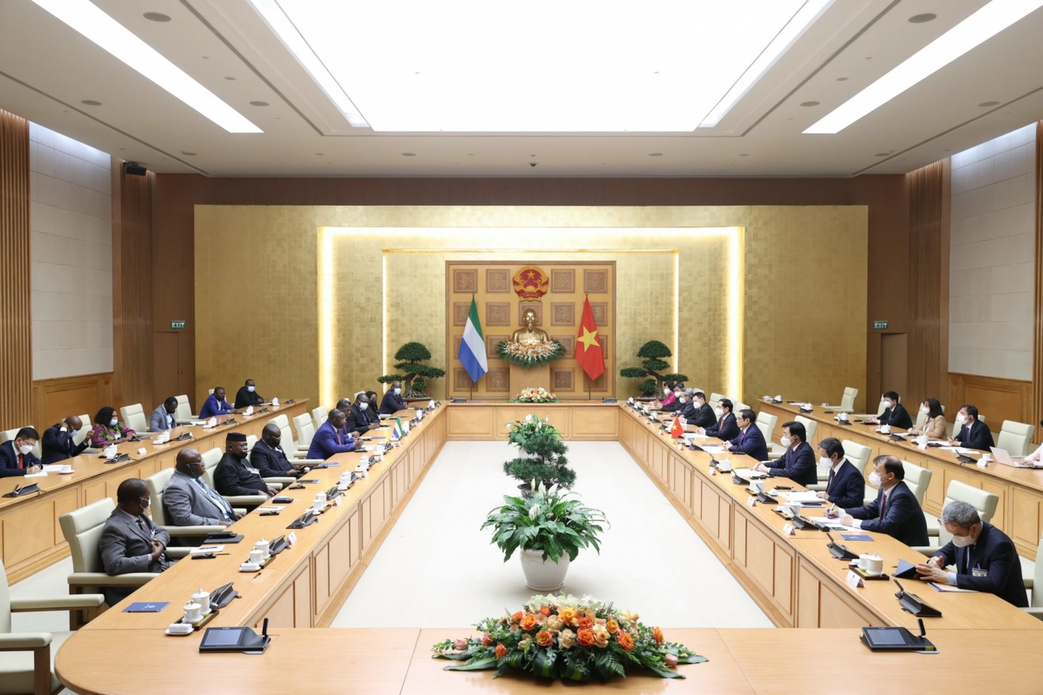 Thủ tướng Chính phủ Phạm Minh Chính hội kiến Tổng thống nước Cộng hòa Sierra Leone