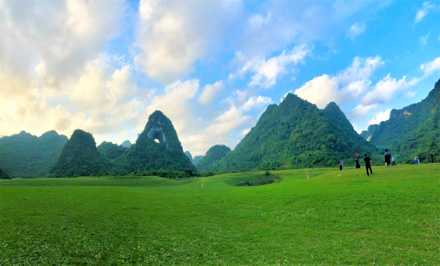 Trải nghiệm thảo nguyên – “Mắt Thần Núi”