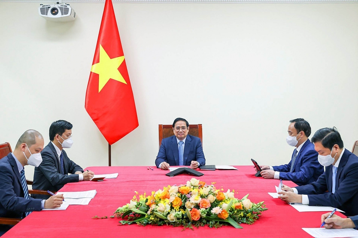Lãnh đạo cấp cao Việt Nam chúc Tết cổ truyền của Lào và Campuchia