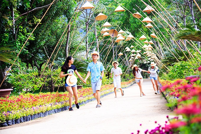 Lạc trôi giữa đảo Hoa Lan