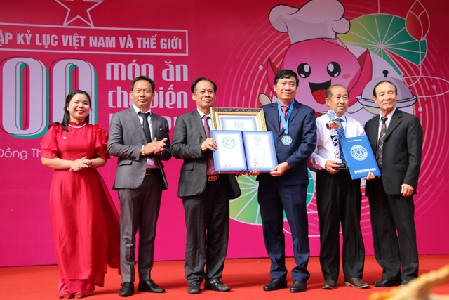 200 món ăn chế biến từ sen được xác lập Kỷ lục Việt Nam và Kỷ lục thế giới 200 món ăn chế biến từ sen được xác lập Kỷ lục Việt Nam và Kỷ lục thế giới