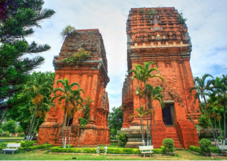 Cổ kính tháp Đôi Quy Nhơn