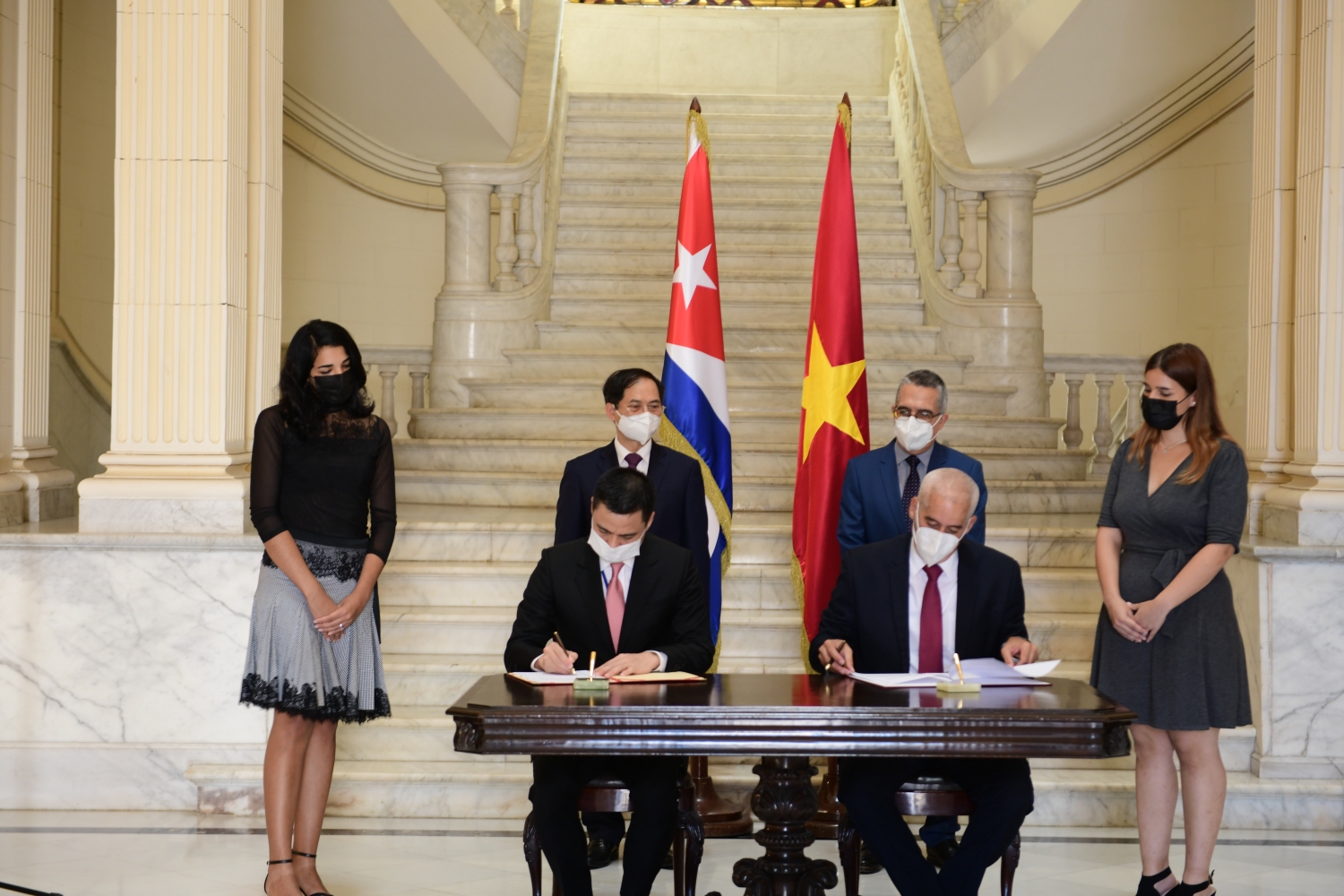 Bộ trưởng Ngoại giao Bùi Thanh Sơn gặp song phương Quyền Bộ trưởng Ngoại giao Cuba Marcelino Medina