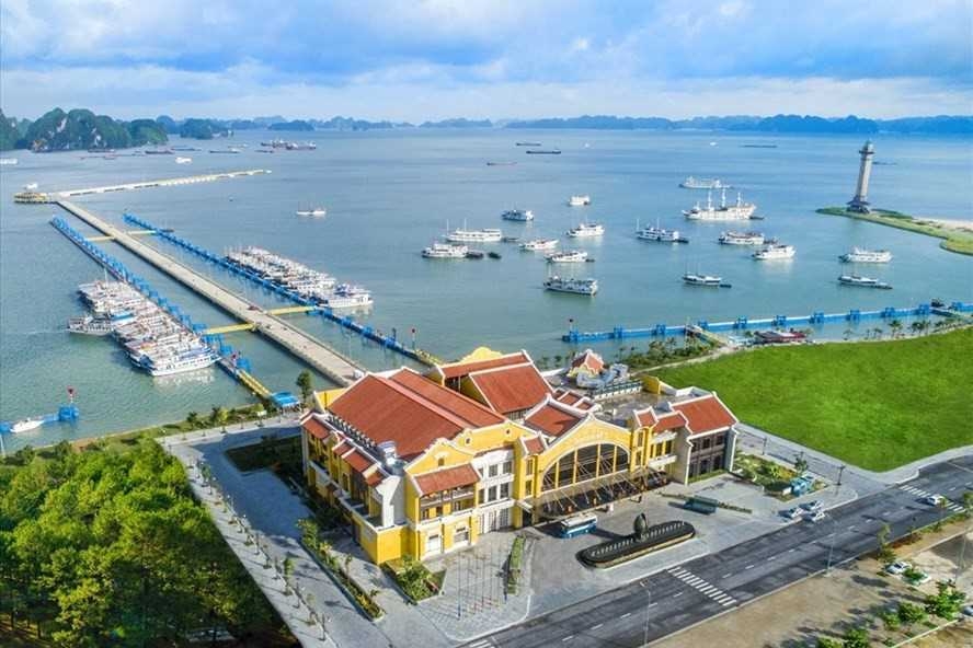 Hạ Long: Thí điểm tổ chức dịch vụ ăn uống trên tàu du lịch