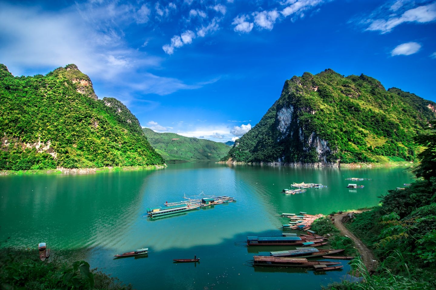 Huổi Lóng - Bình yên và quyến rũ Huổi Lóng - Bình yên và quyến rũ