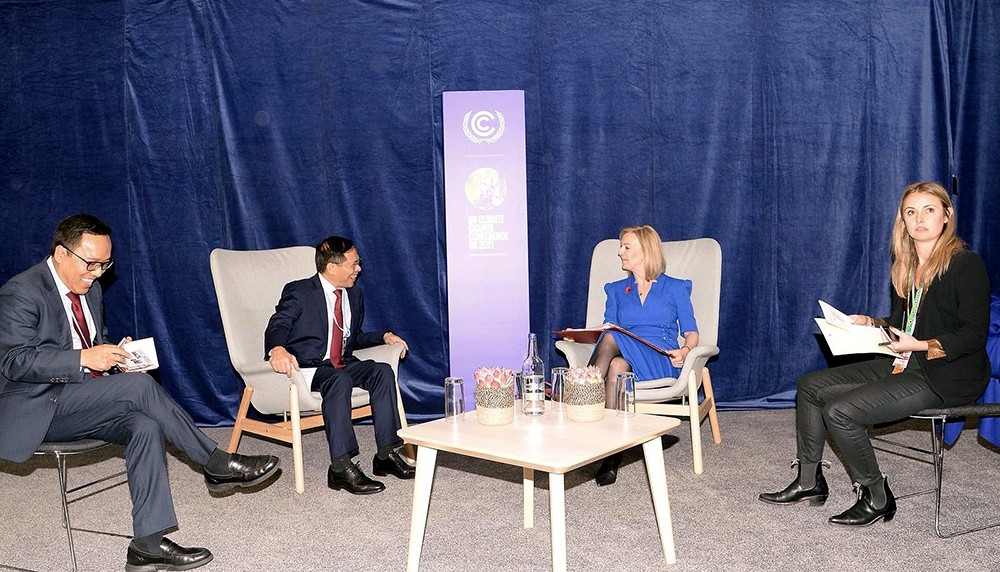 Bộ trưởng Ngoại giao Bùi Thanh Sơn gặp Bộ trưởng Ngoại giao và Phát triển Anh Elizabeth Truss
