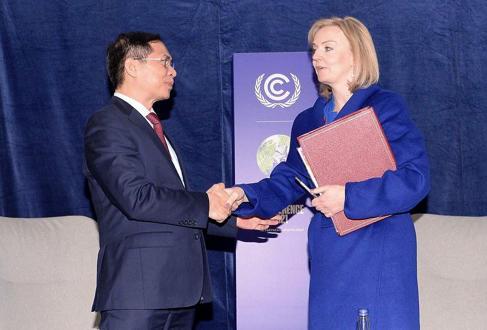 Bộ trưởng Ngoại giao Bùi Thanh Sơn gặp Bộ trưởng Ngoại giao và Phát triển Anh Elizabeth Truss