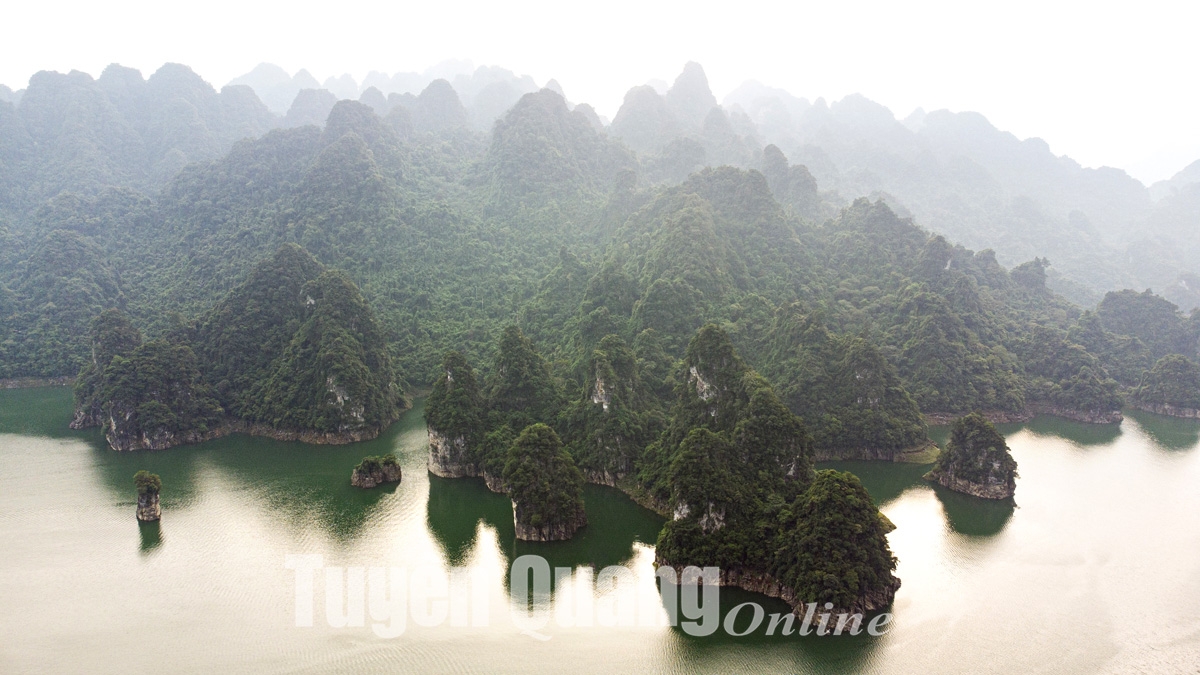 Vẻ đẹp nên thơ của hồ sinh thái Lâm Bình Vẻ đẹp nên thơ của hồ sinh thái Lâm Bình