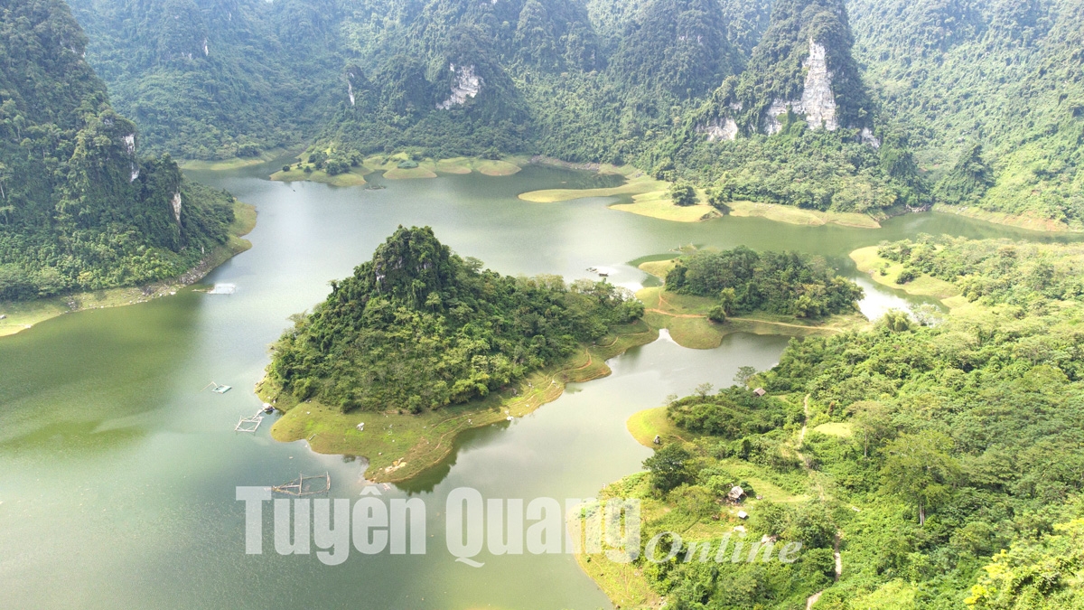 Vẻ đẹp nên thơ của hồ sinh thái Lâm Bình Vẻ đẹp nên thơ của hồ sinh thái Lâm Bình