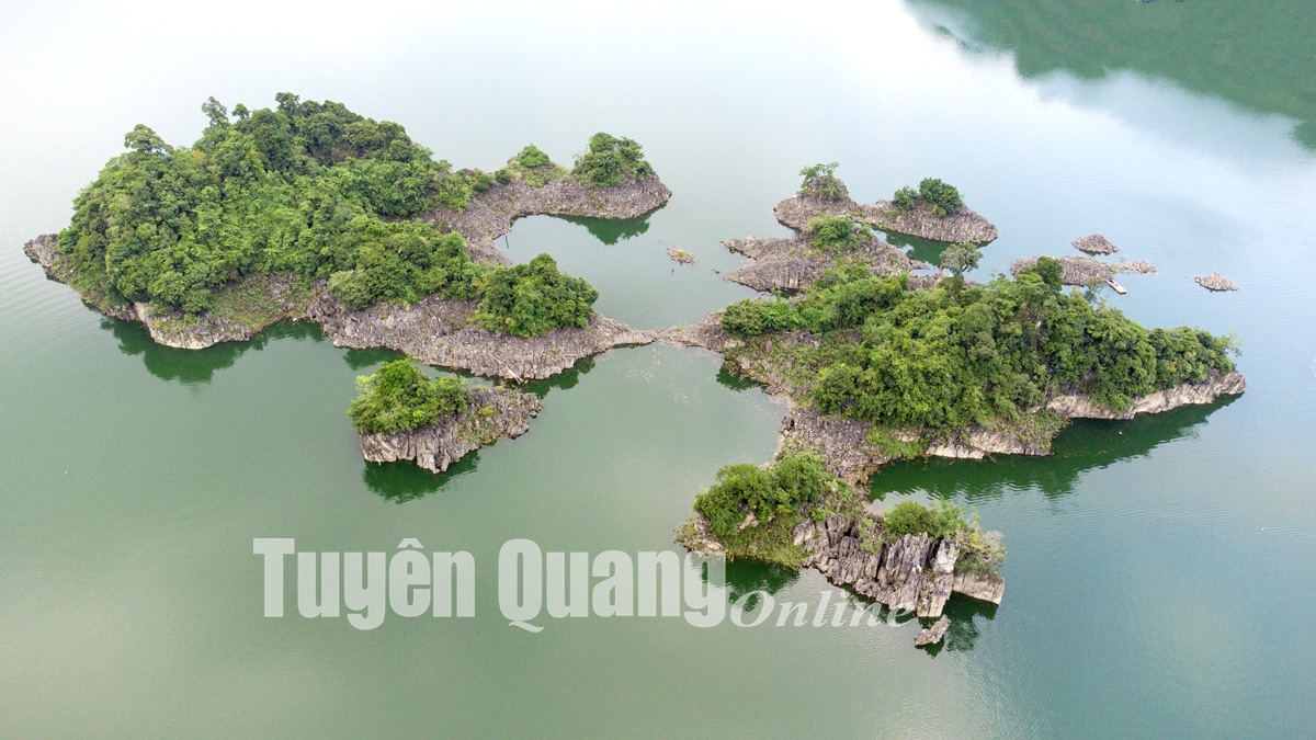 Vẻ đẹp nên thơ của hồ sinh thái Lâm Bình Vẻ đẹp nên thơ của hồ sinh thái Lâm Bình