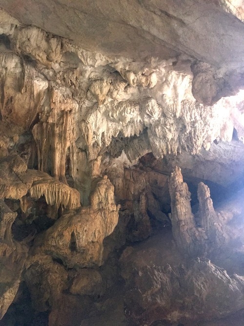 Ngỡ ngàng trước vẻ đẹp kỳ vĩ của hang động Khó Chua La